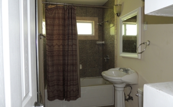 26 Main Bathroom